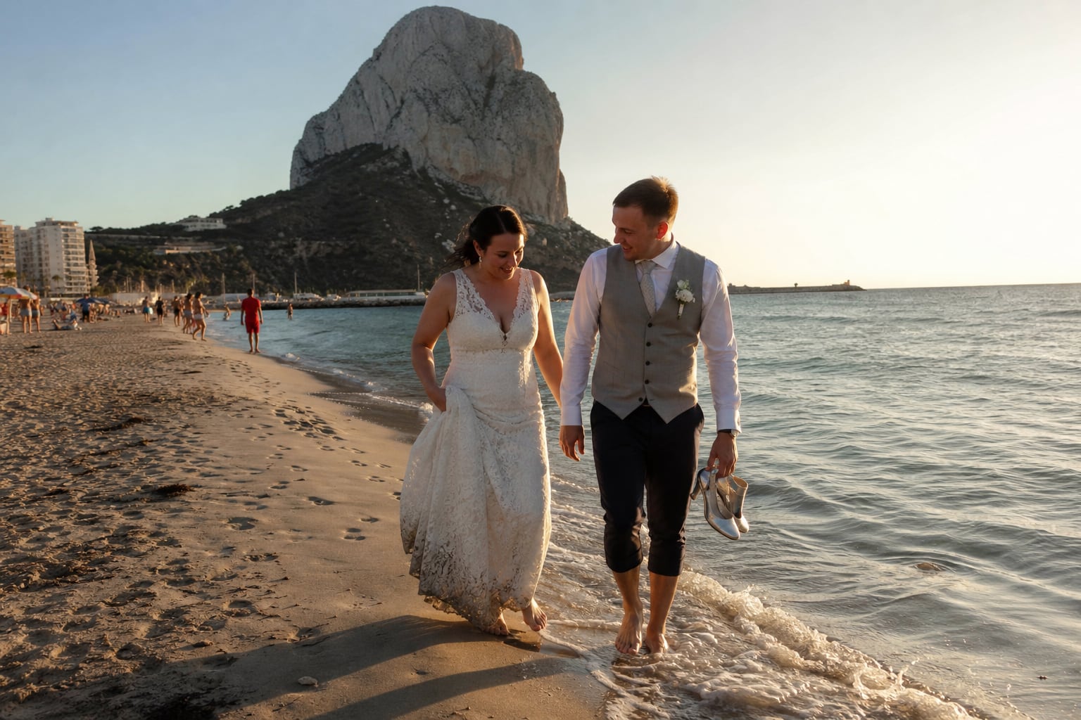 Beach wedding portrait in Calpe with the Peñón de Ifach behind